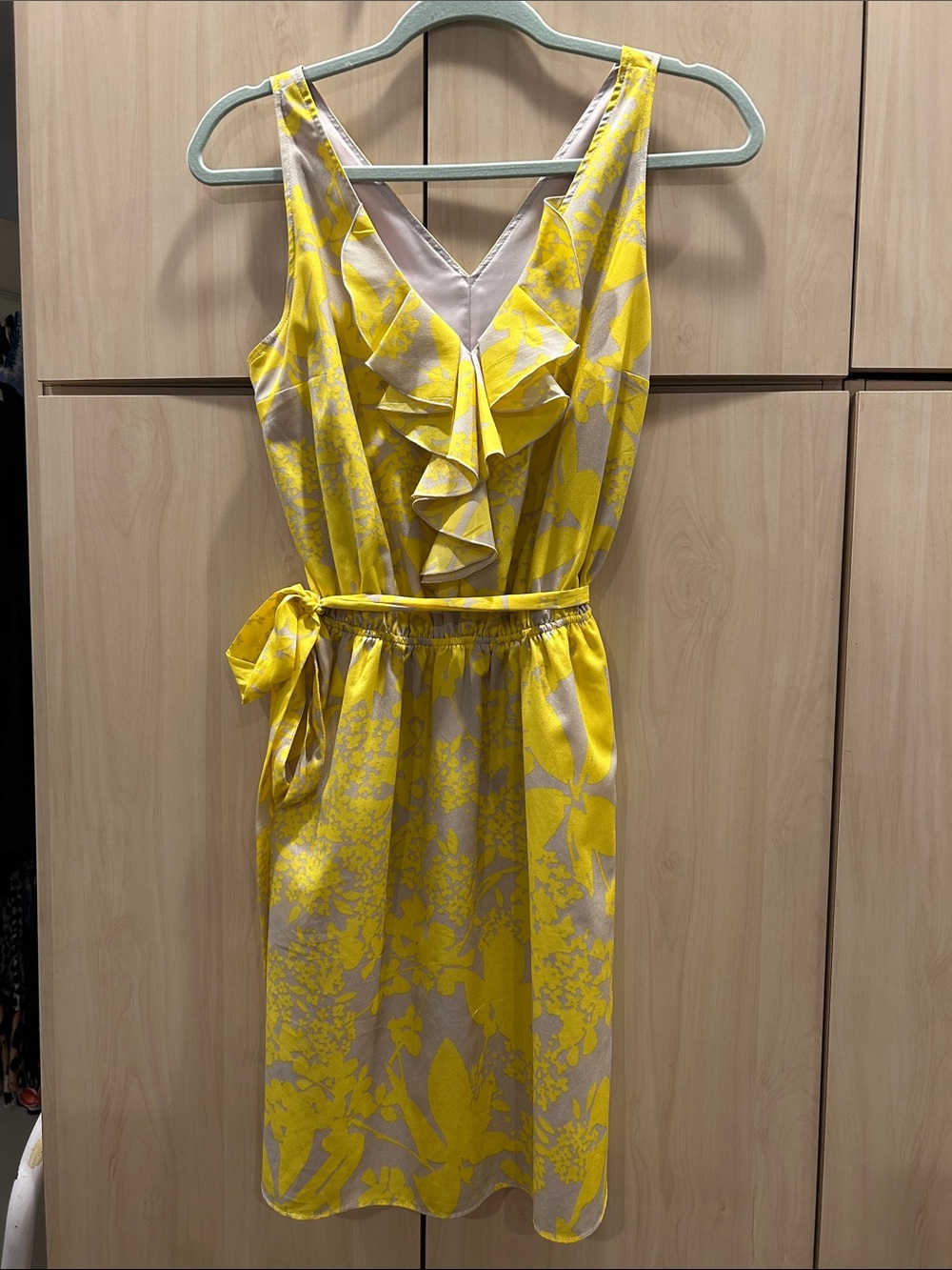 Yellow Floral Ruffle V-Neck Belted Dress. Size small